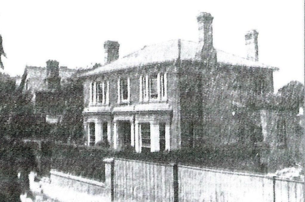 The Chiswick Cottage Hospital opened in June 1911. It was first housed in a double fronted two-storied villa in Burlington Lane, known as Villa Amalinda. It was donated by Dan Mason, owner of the the Chiswick Soap Company, whose premises were nearby. brentfordandchiswicklhs.org.uk/the-history-of…