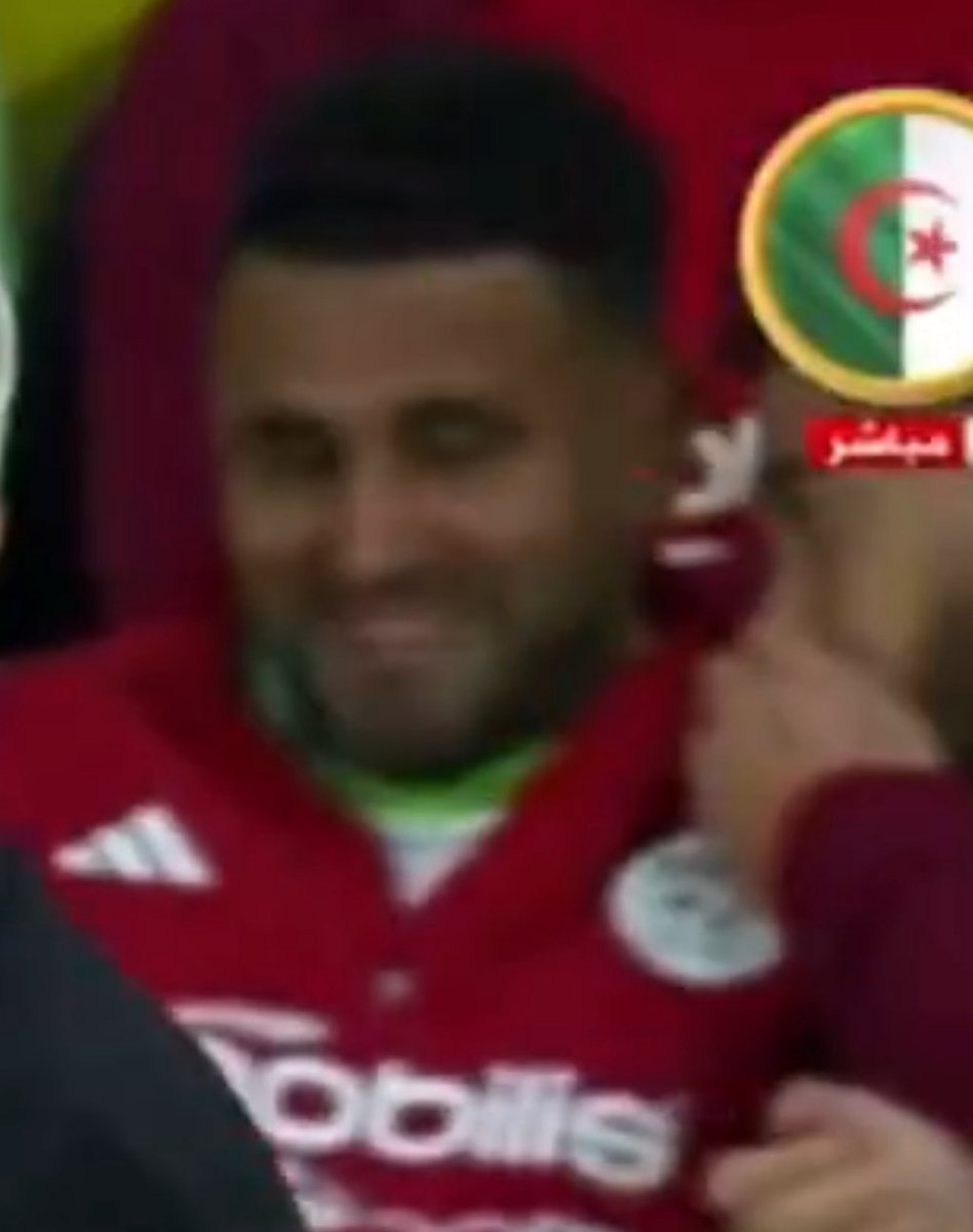 🚨 PÉTITION OUVERTE À TOUS LES PAGES FOOT DZ &amp; SUPPORTERS 🇩🇿
Il est temps de DIRE STOP au cirque Mahrez 🛑

Un “capitaine” qui rigole quand l’Algérie perd, qui n’a plus le niveau depuis son exil en Arabie… c’est NON ❌

On veut une EN digne, motivée, prête à mourir sur le
