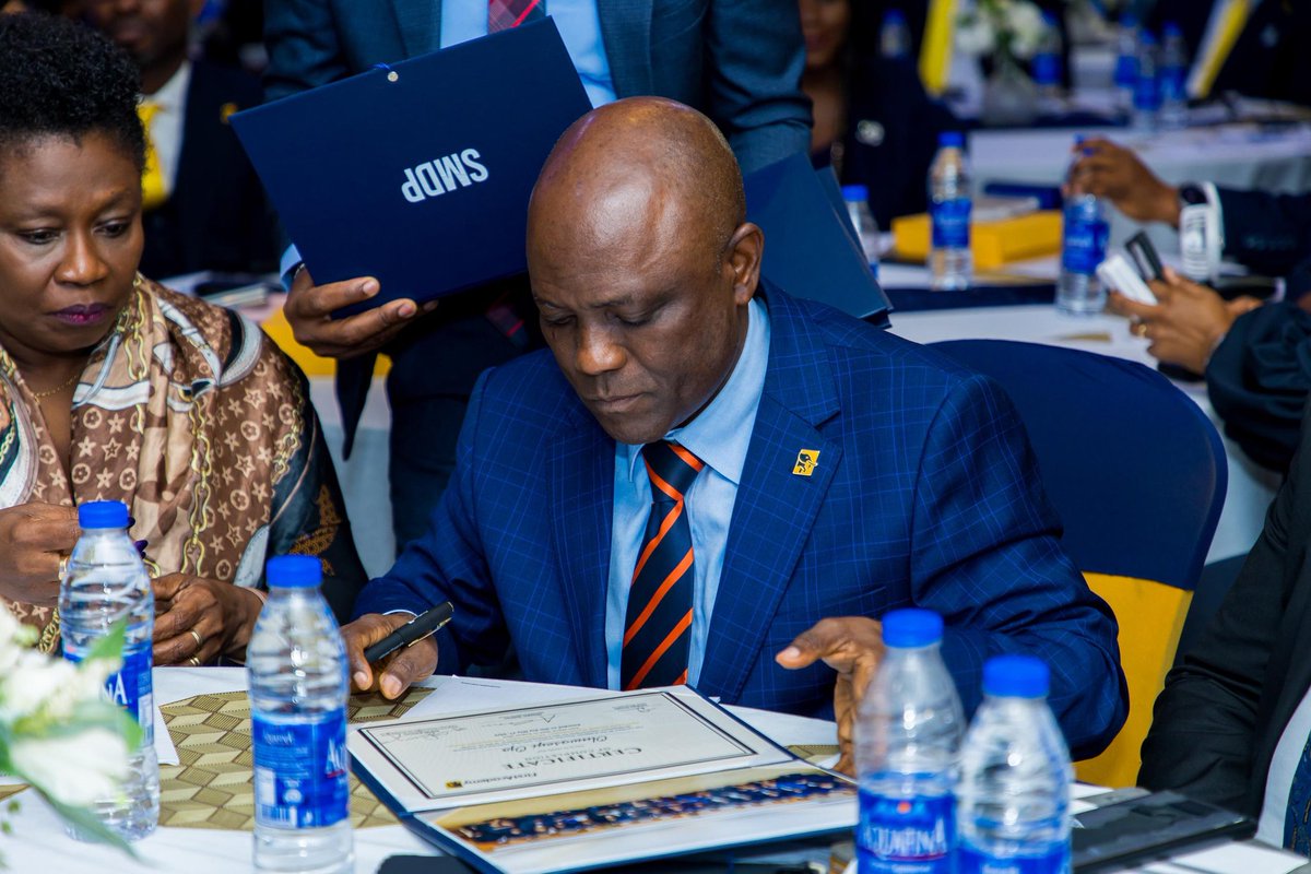 FirstBankngr's tweet image. Their journey doesn’t end here. It begins a new chapter of driving innovation, growth, and impact at the highest levels. 👏 

#SMDPGraduation #FirstBank #FirstAcademy