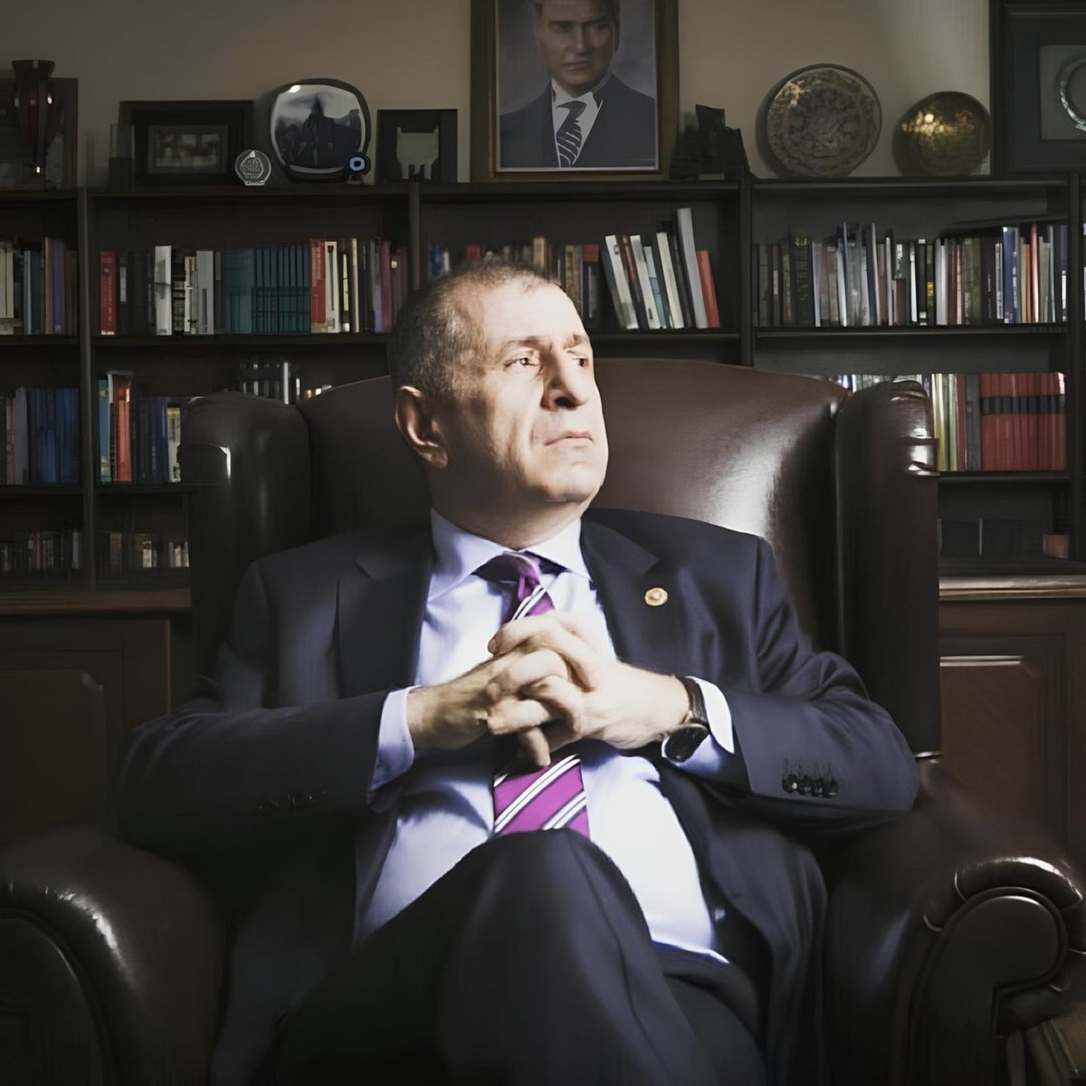 Ümit Özdağ:

“Benim burada tutuklu bulunmamın sebebi, ne Cumhurbaşkanına hakaret ne de Kayseri olaylarıdır.

Tutuklu olmamın asıl sebebi, Öcalan ve PKK ile yürütülen süreçtir.”