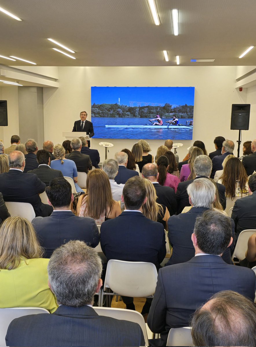 El río y la dársena rebosan actividad, no sólo portuaria 🚢, logística e industrial, sino también deportiva 🚣‍♀️, cultural, turística, ambiental o para el ocio. 

El Guadalquivir se vive, se disfruta y se transforma 💚 

En el Foro Economía Urbana con <a href="/FomentoAND/">Consejería de Fomento de la Junta de Andalucía</a> y <a href="/Ayto_Sevilla/">Ayuntamiento de Sevilla</a>.