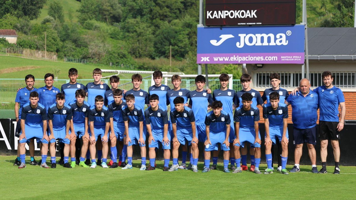 gipuzkoafutbola's tweet image. 🔵⚪️ 𝐊𝐀𝐃𝐄𝐓𝐄 𝐌𝐔𝐓𝐈𝐋𝐄𝐍 𝐆𝐈𝐏𝐔𝐙𝐊𝐎𝐀𝐊𝐎 𝐒𝐄𝐋𝐄𝐊𝐙𝐈𝐎𝐀

Kadete mutilek entrenamendu saioa izan zuten atzo Astin, Zarautzen.

Sesión de entrenamiento de la selección cadete masculina.

Mila esker @ZarautzKE instalakuntzak uzteagatik.

#GipuzkoaBatGara