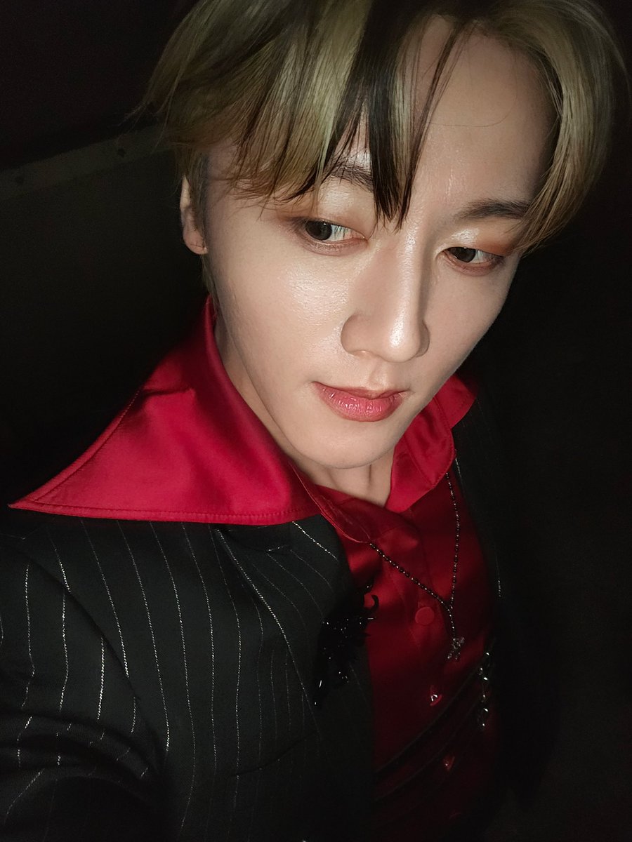 SF9official's tweet image. D-10
LOVE DAWN🔥🔥

#SF9 #YOUNGBIN