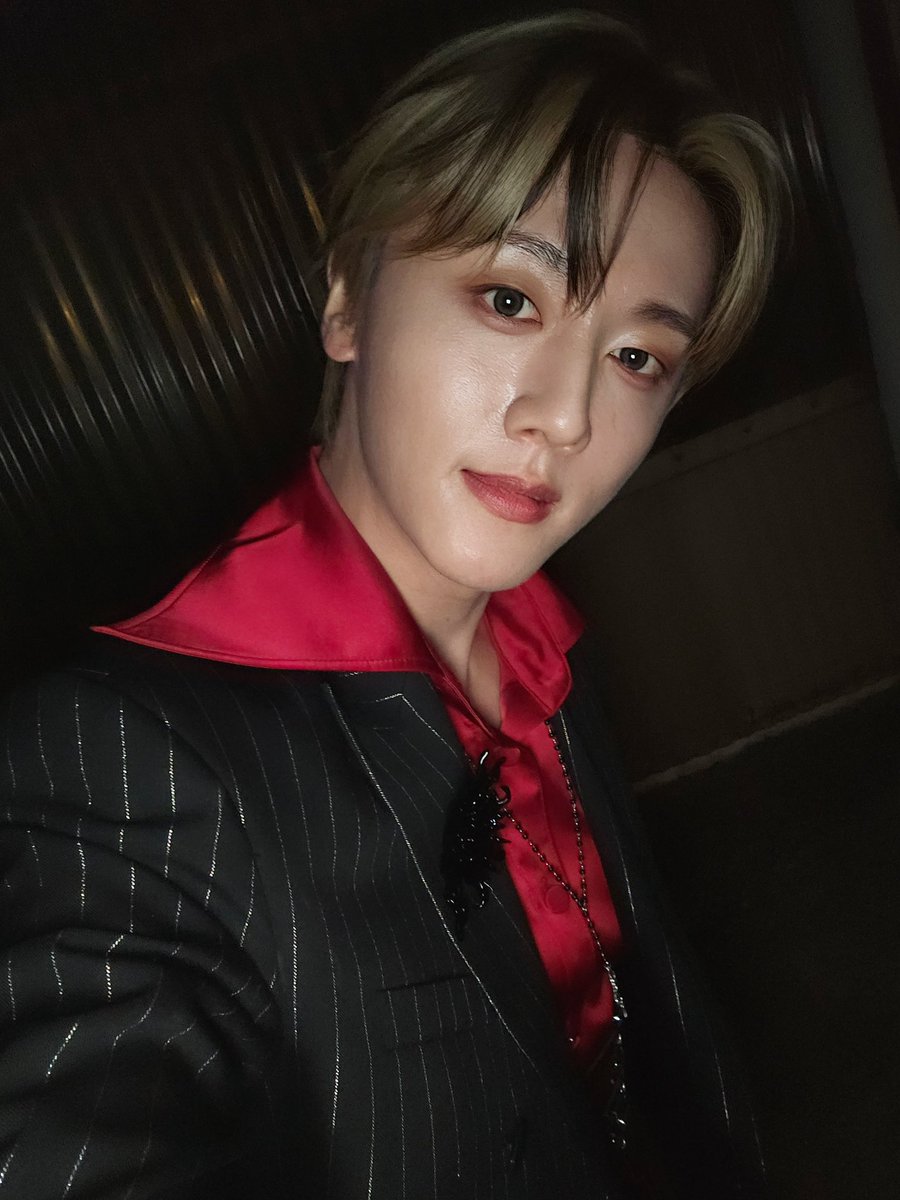 SF9official's tweet image. D-10
LOVE DAWN🔥🔥

#SF9 #YOUNGBIN