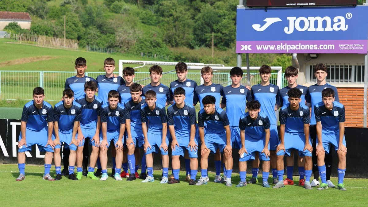 gipuzkoafutbola's tweet image. 🔵⚪️ 𝐊𝐀𝐃𝐄𝐓𝐄 𝐌𝐔𝐓𝐈𝐋𝐄𝐍 𝐆𝐈𝐏𝐔𝐙𝐊𝐎𝐀𝐊𝐎 𝐒𝐄𝐋𝐄𝐊𝐙𝐈𝐎𝐀

Kadete mutilek entrenamendu saioa izan zuten atzo Astin, Zarautzen.

Sesión de entrenamiento de la selección cadete masculina.

Mila esker @ZarautzKE instalakuntzak uzteagatik.

#GipuzkoaBatGara