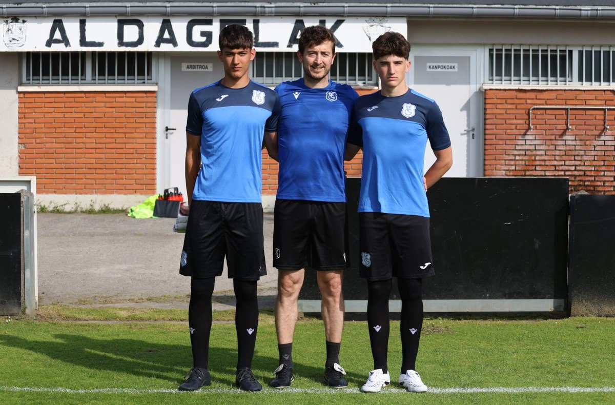 gipuzkoafutbola's tweet image. 🔵⚪️ 𝐊𝐀𝐃𝐄𝐓𝐄 𝐌𝐔𝐓𝐈𝐋𝐄𝐍 𝐆𝐈𝐏𝐔𝐙𝐊𝐎𝐀𝐊𝐎 𝐒𝐄𝐋𝐄𝐊𝐙𝐈𝐎𝐀

Kadete mutilek entrenamendu saioa izan zuten atzo Astin, Zarautzen.

Sesión de entrenamiento de la selección cadete masculina.

Mila esker @ZarautzKE instalakuntzak uzteagatik.

#GipuzkoaBatGara