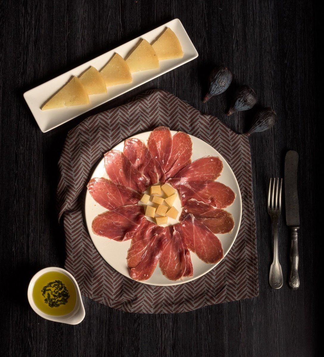 Se acerca uno de los días más mágicos del año, la Noche de #SanJuan🔥. Momento perfecto para iniciar el veran☀️. Y que mejor que compartirlo con tus amigos y el mejor ibérico. Pues bien, si buscas calidad y sabor esa noche, ¡tenemos el #pack perfecto! 👌🤤 acortar.link/LaQx6E