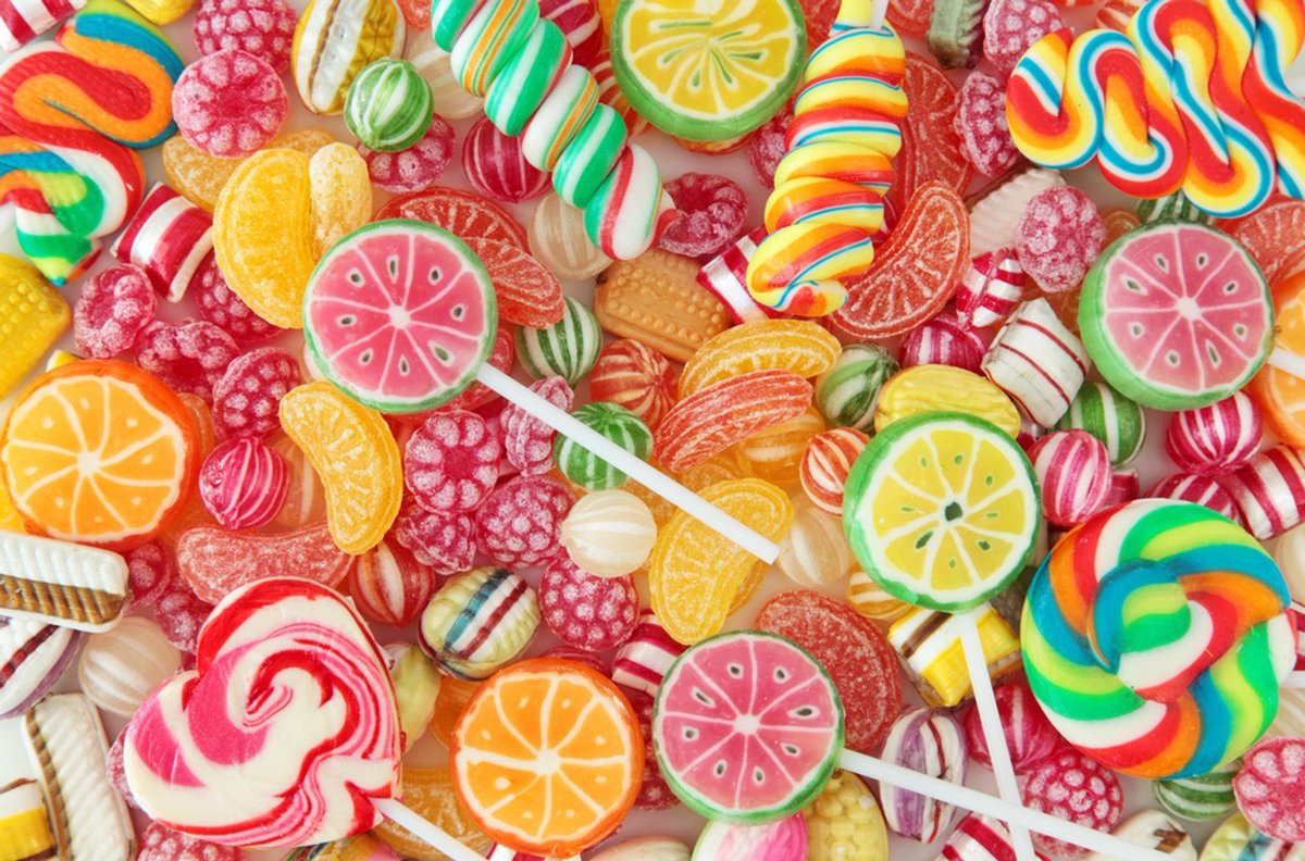 RayPeatHeadShop's tweet photo. Junk food for kids:
Mostly sugar with gelatin.
(sucrose pleiotropy, insulin sensitive, high capacity for glucose oxidation)

Junk food for adults:
Mostly grease, paired with beer for extra liver damage.
(crave fat as a source of fuel; loss of insulin sensitivity, marker of aging) https://t.co/PlmtFHvoOR