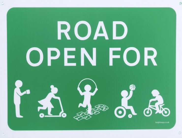 emmetatquiddity's tweet image. Today is International Day of Play.

As Ingrid Skeels says in the article below: "we have to make the outside world a place children can play in real life."

Forget about “closing” roads, we should be *opening* our streets so more children can play on the streets where they live