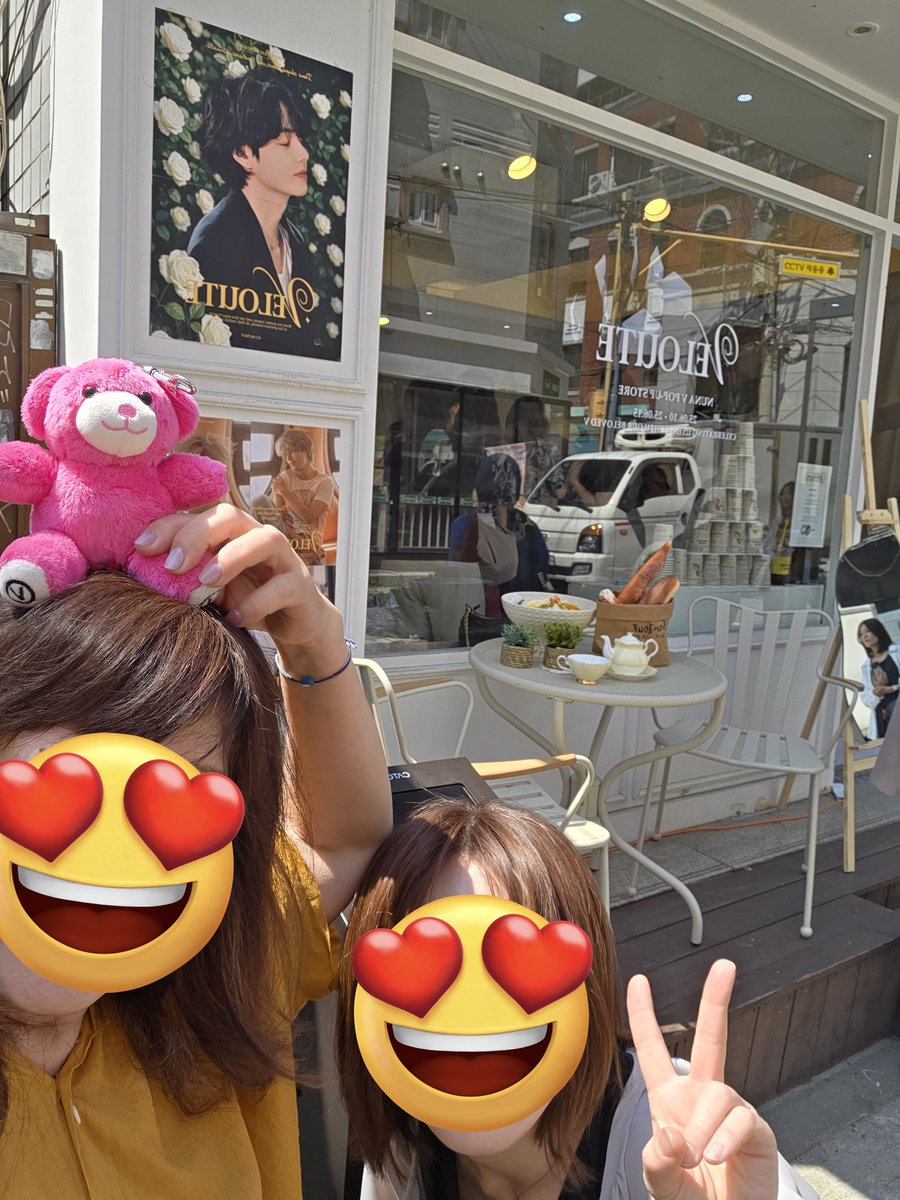 本日はこちらへ💜
素敵なお写真とgoodsに囲まれてしあわせな時間を過ごせました

ずっと憧れていたNUNAV様にお会いできてお話もしていただけて
ハグまでしていただけて泣きそうでした😭

ありがとうございます❣️

<a href="/_nuna_V/">누나비(NUNA V)</a> 
#V_Velouter
#V #뷔 #TAEHYUNG