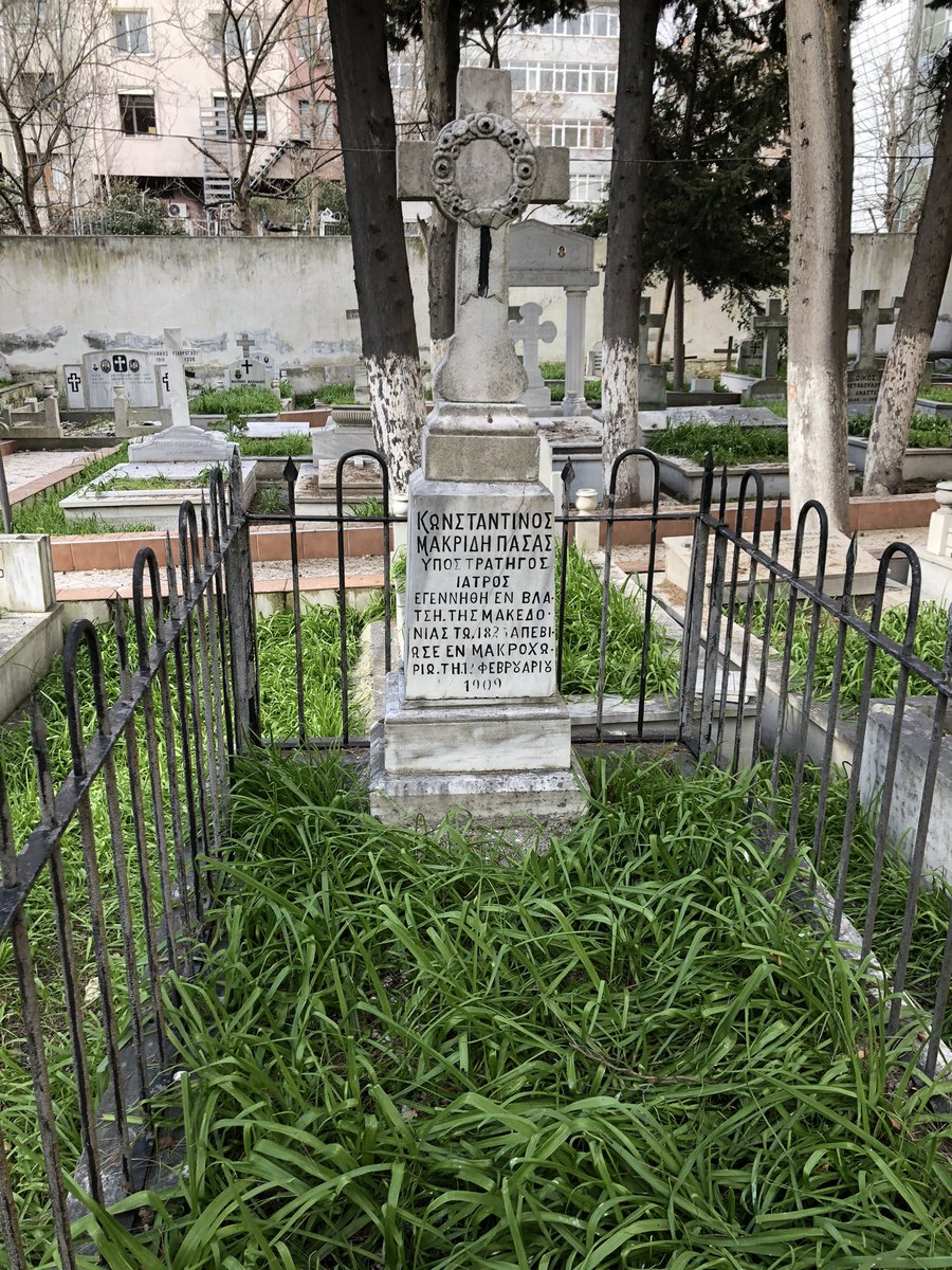 Theodor Makridis (Yunanca: Θεόδωρος Μακρίδης, resmi belgelerde Toduraki Makridi Bey)

1872 yılında Makrochori'de (Bakırköy) doğdu. Derka Piskoposluğu'nun doğum yılını 1874 olarak. Ünlü bir arkeolog oldu ve Konstantinopolis Arkeoloji Müzesi ile Atina Benaki Müzesi'nin müdürü