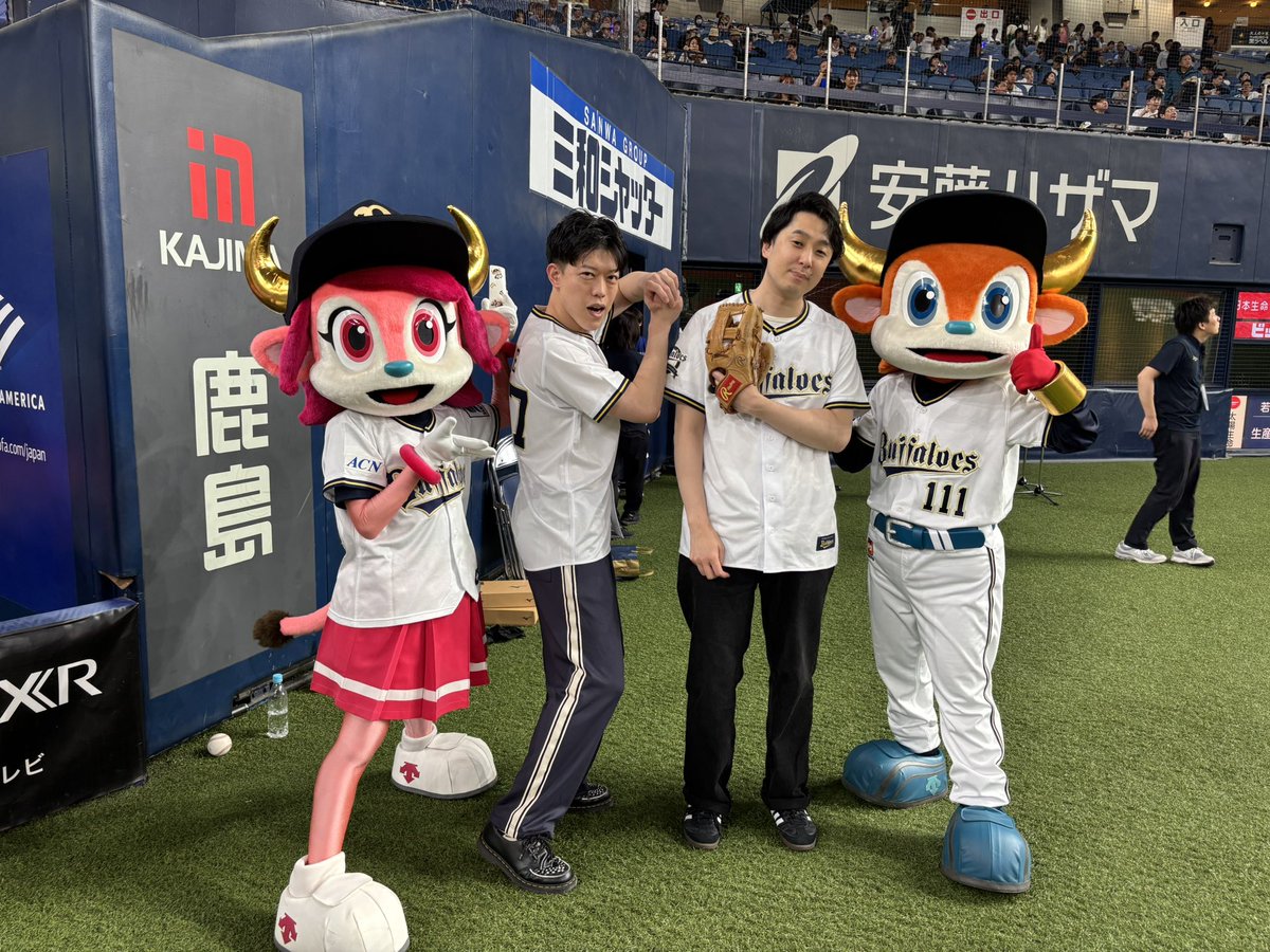 fa_yoshimoto's tweet image. ／
#オリックスバファローズ特別始球式 🐃
＼

この日のために公園や楽屋で
練習をしていたというお二人⚾️

結果はワンバウンドで秋定さんは大変悔しがっておりましたが
次回は必ずストライク！とリベンジも誓っていました🔥

#よしもとスポーツ
#滝音
#オリックス
#オリックスバファローズ