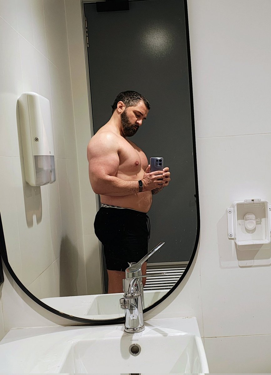 Reminder I'm still thicc and post more on lnsta <a href="/dzennon/">Daniel Zennon 🇵🇸</a> 😊