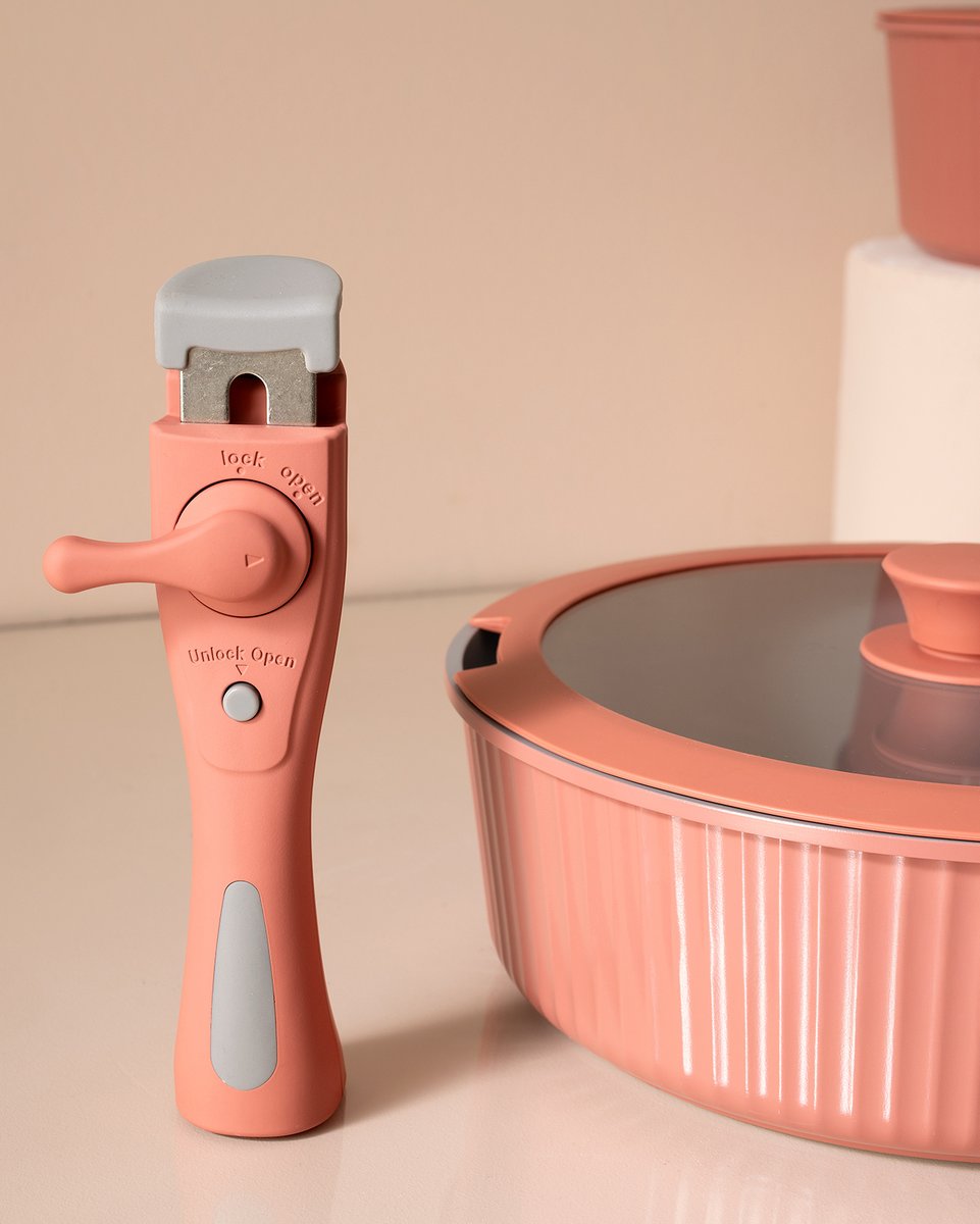 9 Parça Tencere Seti, günlük kullanımdan özel sofralara kadar her ana eşlik eder.​
​
✅ Ergonomik sapları ile kolay kullanım​
✅ Çizilmeye dayanıklı iç yüzey​
✅ Şeffaf cam kapaklarla pratik pişirme deneyimi​
✅ Modern ve soft tonlarıyla estetik bir görünüm ​
​
🛒 Şimdi keşfedin: