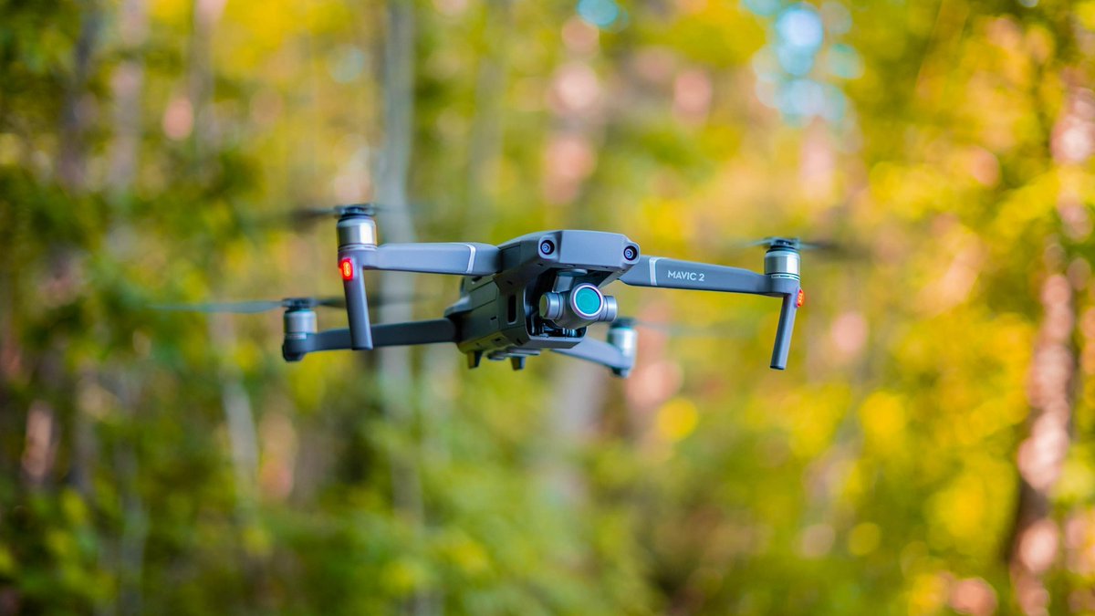 MPSBromley's tweet image. Darwin SNT has dealt with a person that has been flying a drone in restricted airspace over Biggin Hill Airport.
If you want to know more about the flight restriction zone and the flying of drones please visit;
bigginhillairport.com/community/nois…