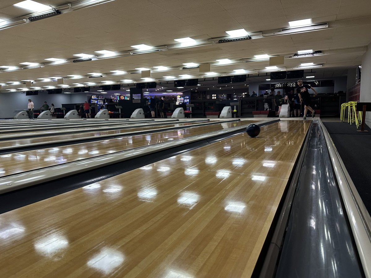 JohnWatsonSport's tweet image. We’ve been hitting the lanes on @BBCBreakfast this morning
With research out that could help you get the perfect score could you become a kingpin of the lanes?!
I put the research and my technique to the test..
#bowling