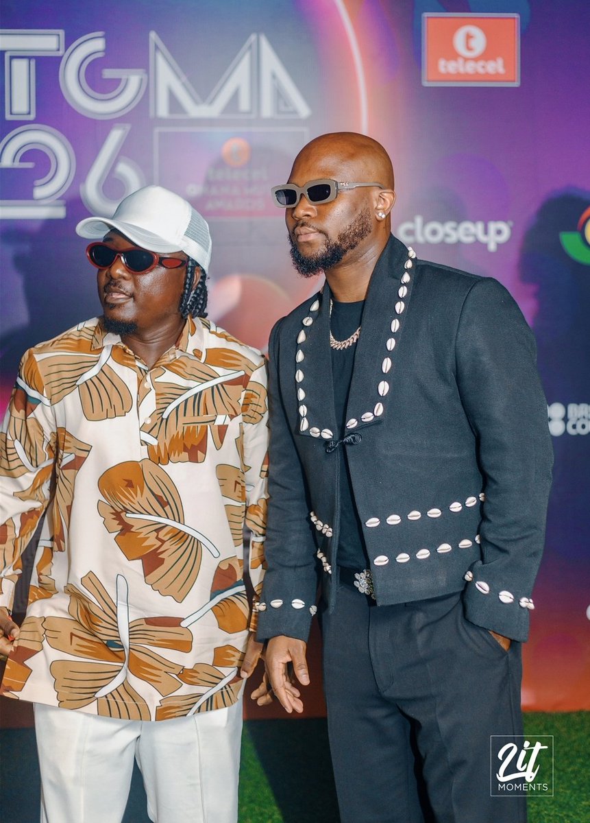 Stay Small enough, Long enough and you'll be Big Soon enough. 🙏
@iamkingpromise X #ayaramzyb #itslikethaat #AOTY 
Outfit - Xpress cuttings