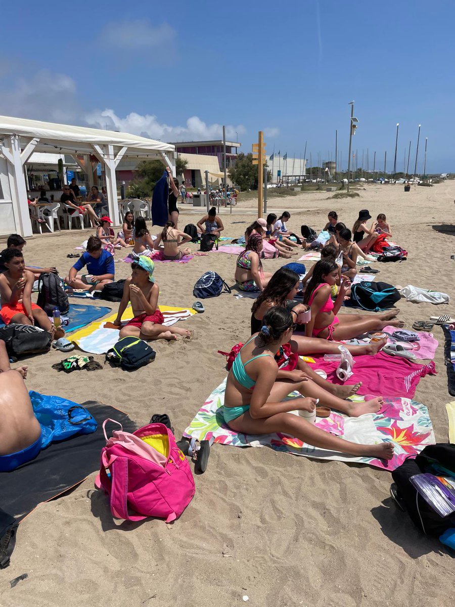 Esports d’aigua 💦 i calor 🥵= la millor combinació!! L’alumnat de 5è va anar de sortida al Club de Vela del Prat de Llobregat a practicar esports aquàtics i gaudir d’un dia genial de platja! ⛵️Una activitat divertida de cloenda del curs.