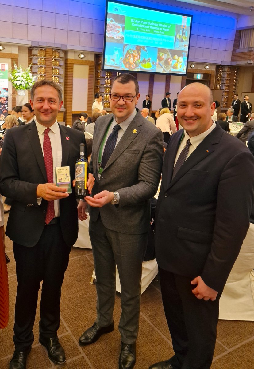 🇷🇴🇯🇵🇪🇺Comisarul European pentru Agricultură și Alimentație Christophe Hansen a avut ieri generozitatea de a promova, alături de noi, la Tokyo, vinul și brânza din România. Multumiri acestui vechi prieten și bun cunoscător al țării noastre.