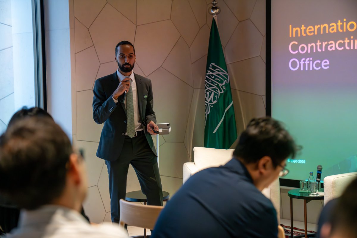 ضمن فعاليات استثمر في السعودية بجناح المملكة في #إكسبو2025، أقيمت نقاشات مثرية في قطاع العقار والبناء والتشييد، استعرضت من خلالها المشاريع الكبرى في المملكة ودور الشراكات بين القطاعين العام والخاص لتنمية القطاع.

#السعودية_في_إكسبو2025