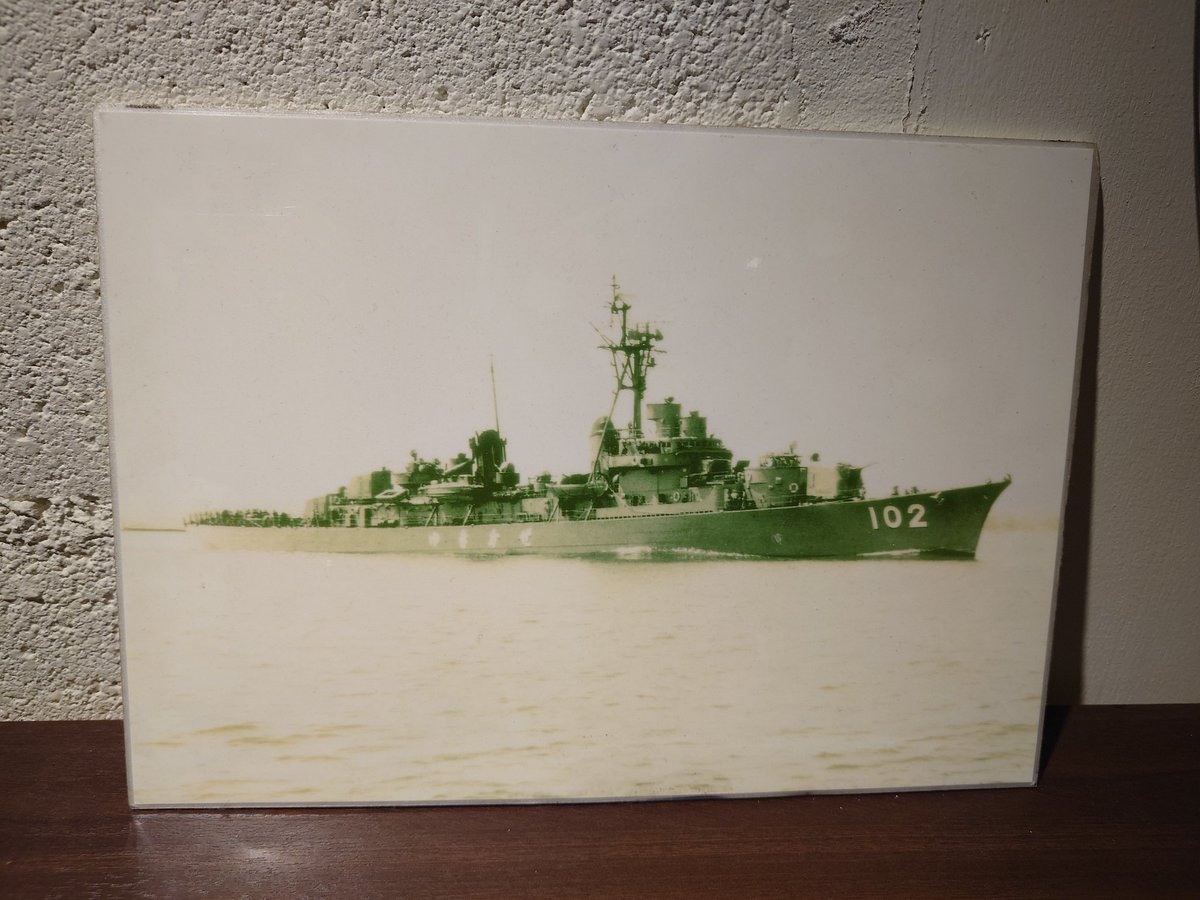 提督のお部屋きた。
ゆきがじぇの写真あったよ。