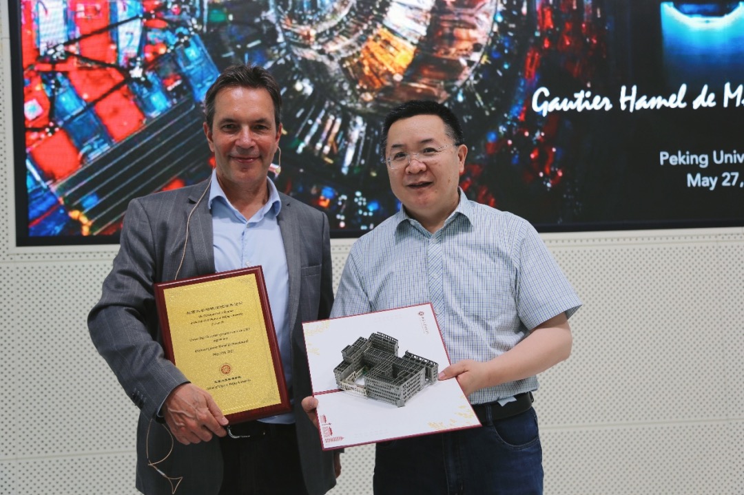 PKU1898's tweet image. Bridging the frontiers of #ParticlePhysics: #CERN visits #PKU.

Prof. Gautier Hamel de Monchenault, leading figure for the CMS experiment at CERN, delivered an insightful talk at #PKUPhysics on advancing our understanding of matter—from the Higgs boson to the search for physics…