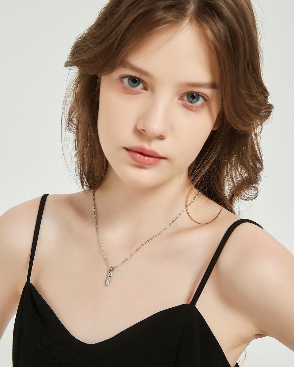 ADNEW_Official's tweet image. Thanks【IU様】
This is our exclusive line of product.
ADNEW公式商品着用
《AD.33 Rabbien Necklace》
WHO:#IU/#アイユー/#아이유
WHERE+VIA:IU公式YouTube