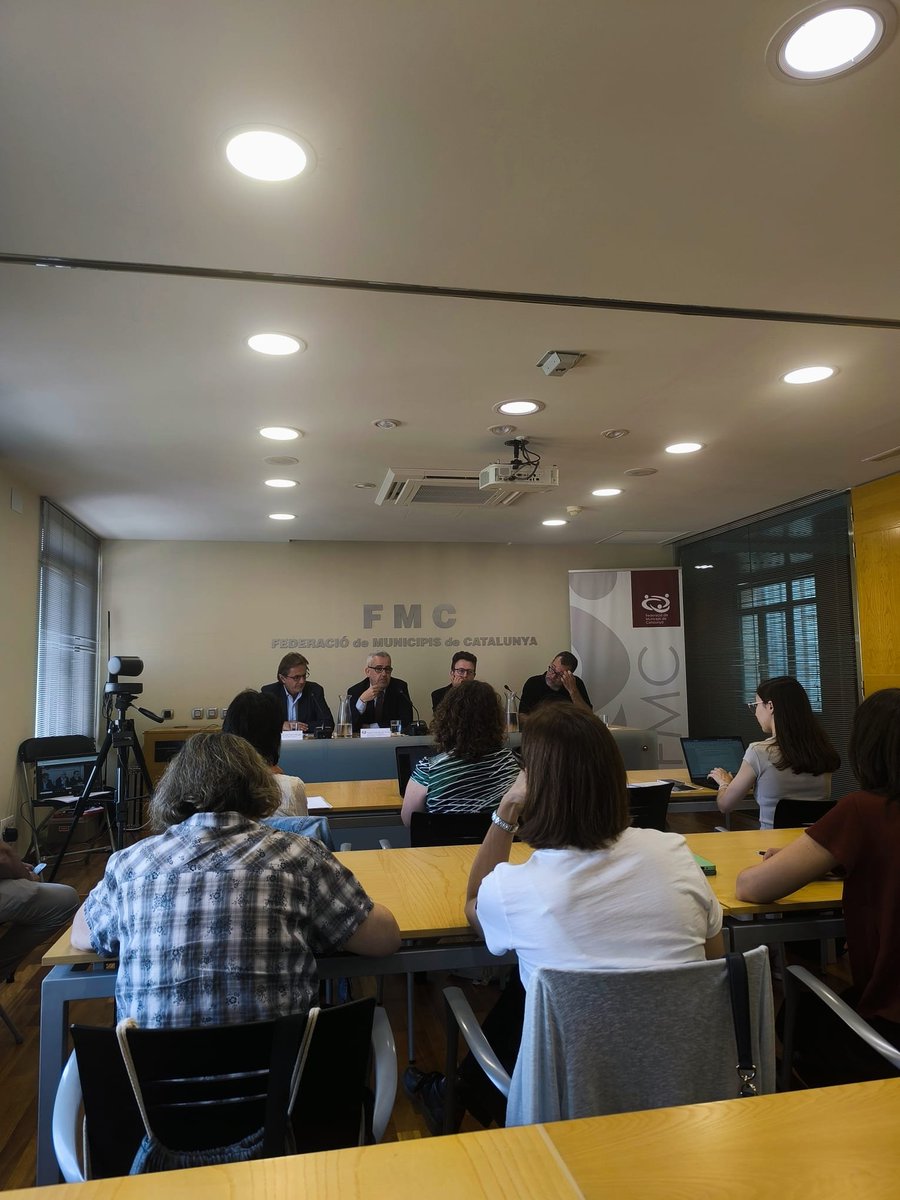 AMB_MetroGlobal's tweet image. L’#AMB ha participat al diàleg sobre el futur marc financer plurianual de la UE (MFP 2028+), organitzat per la @FMCmunicipis i el seu Servei Info Europa.
Hi han intervingut @AgustiFdeLosada (@exteriorscat , Manuel Szapiro (@ComissioEuropea) i @Heichlinge78670, expert en fons…