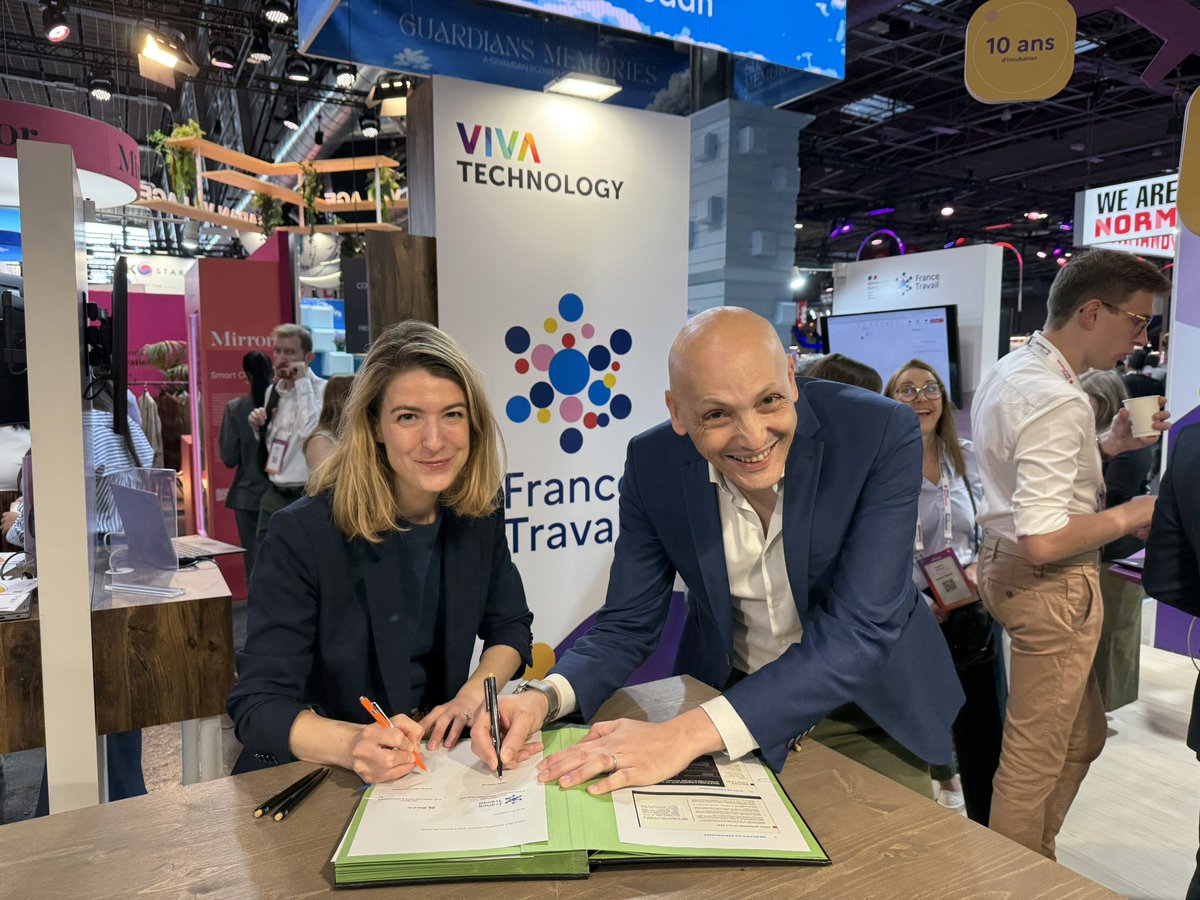 Signature du partenariat entre <a href="/MistralAI/">Mistral AI</a> et France Travail à #VivaTech ✒️

Ce partenariat permet à France Travail de se doter d’une #IA éthique, de confiance et souveraine ✅

Pour en savoir + et découvrir les innovations présentées à <a href="/VivaTech/">VivaTech</a> ➡️ francetravail.org/accueil/actual…
