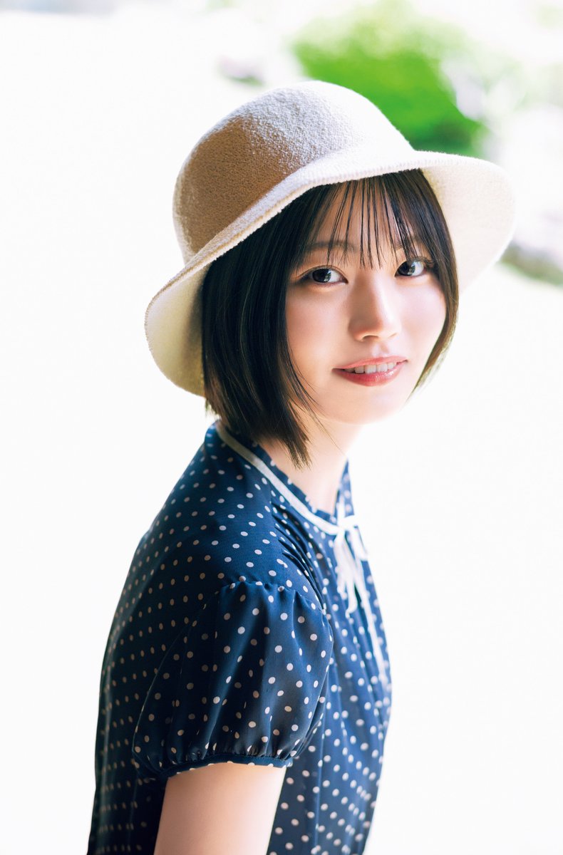乃木坂46中西アルノ、夏の日差し受け笑顔🌻 『マガジン』表紙＆巻頭