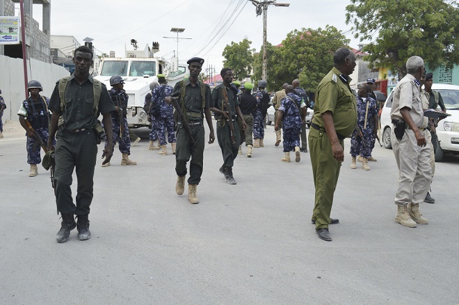 🚨 BREAKING: Puntland security forces arrested ISIS suspects in Bosaso as they tried to sneak into the city disguised as civilians. 
These fugitives fled military operations in the Bari mountains.
Justice is catching up. 💥🇸🇴
#Somalia #Bosaso #Puntland #ISIS