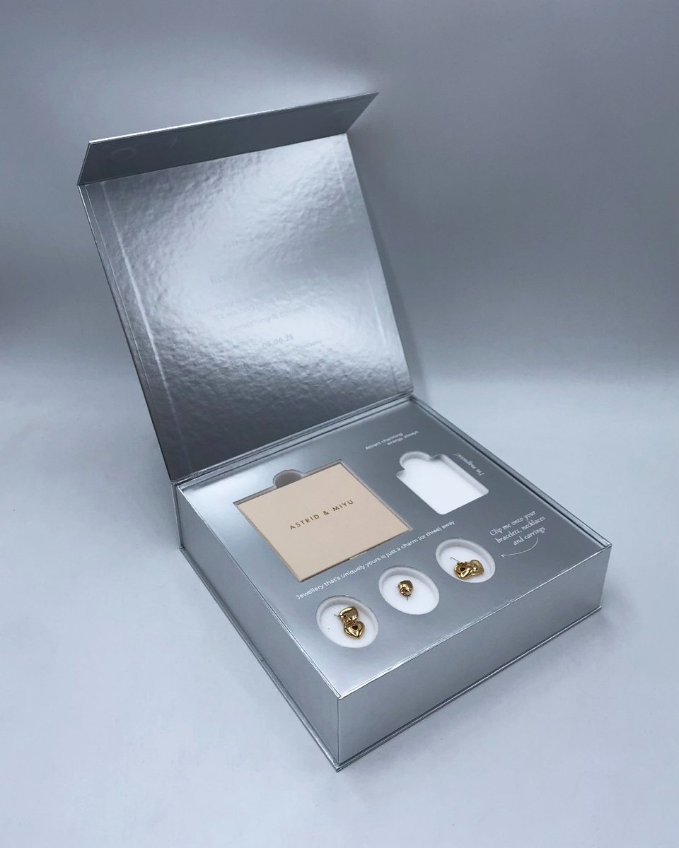 ShowcaseTweets's tweet photo. We recently worked with jewellery brand Astrid &amp; Miyu on a set of premium mailer boxes!

We created a custom magnetic box with silver wrap, white foil and a bespoke foam fitment to hold their jewellery perfectly in place.

Read the full case study on our website. https://t.co/4S8dznSNw5