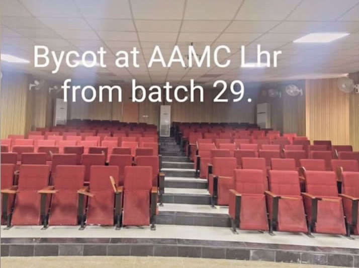 HUzaIFA467's tweet image. Rathore sharm tujh ko mgr nhi atii
#RemoveVC_UHS 
#ExtendSummerVacations 
@MaryamNSharif @RanaSikandarH @CMShehbaz