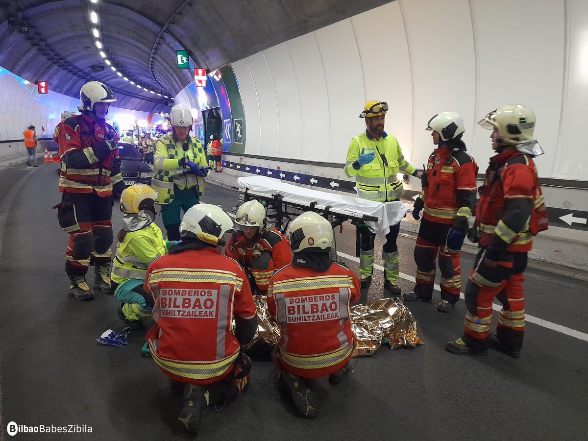 BabesZibila_BI's tweet photo. 📸 Bart gauean San Mamestik Bilbora sartzeko tuneletan egindako simulakroa. Formakuntza giltzarria da gure jardunean.

📸 Simulacro de esta pasada noche en los túneles de acceso a Bilbao por San Mamés. 
La formación es clave en nuestra actividad.

#Bilbao
#Simulazioa https://t.co/qlDUkig7gK