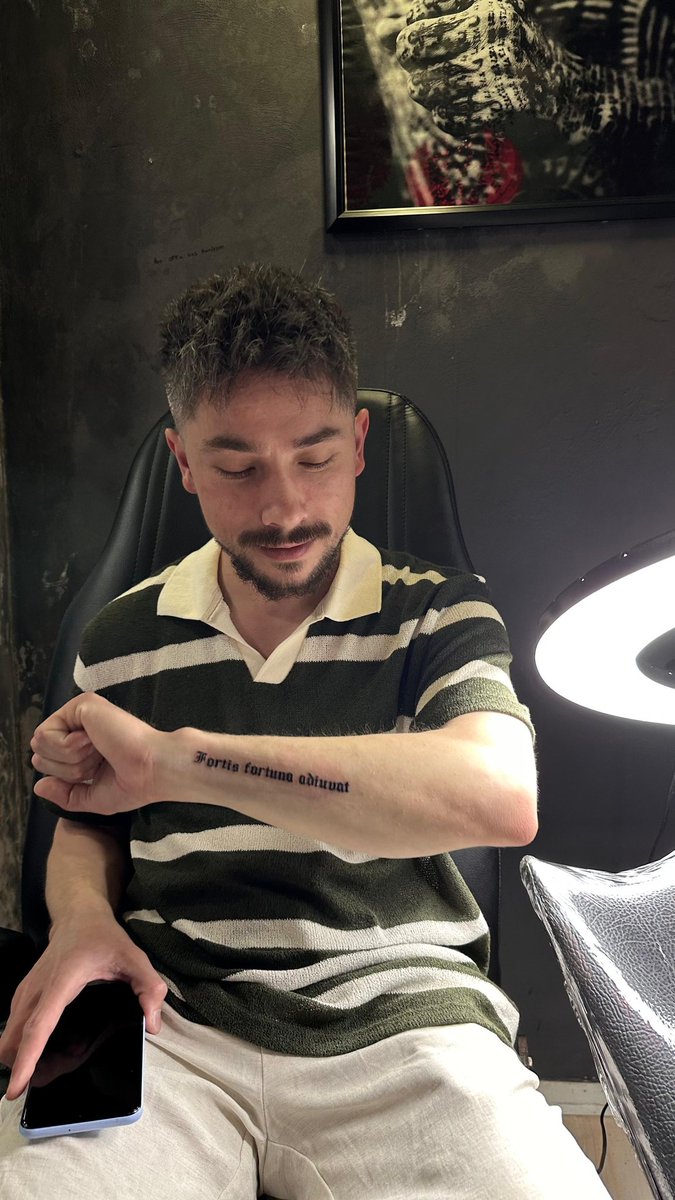 Ben bir halt ettim gittim ilk dövmemi yaptırdım.
