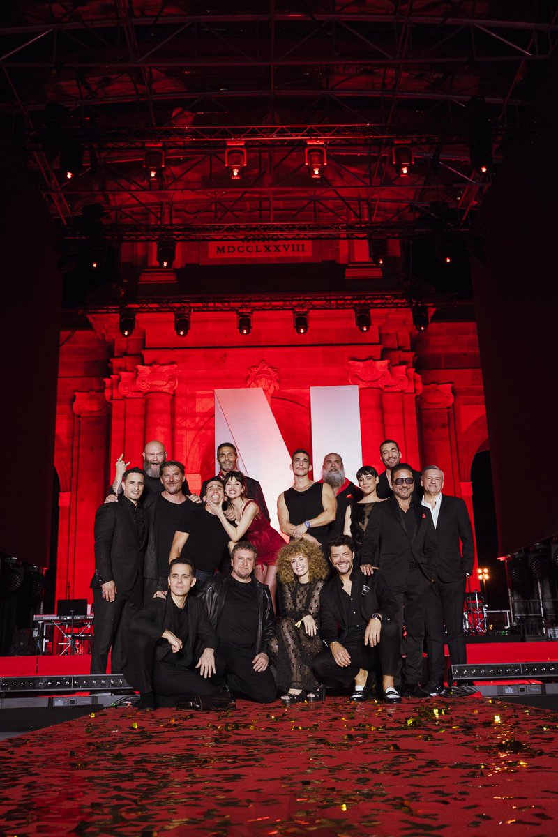 ♥️🖤
10º aniversario de <a href="/NetflixES/">Netflix España</a> 

<a href="/lacasadepapel/">La casa de papel - BERLÍN</a> <a href="/Mango/">MANGO</a>