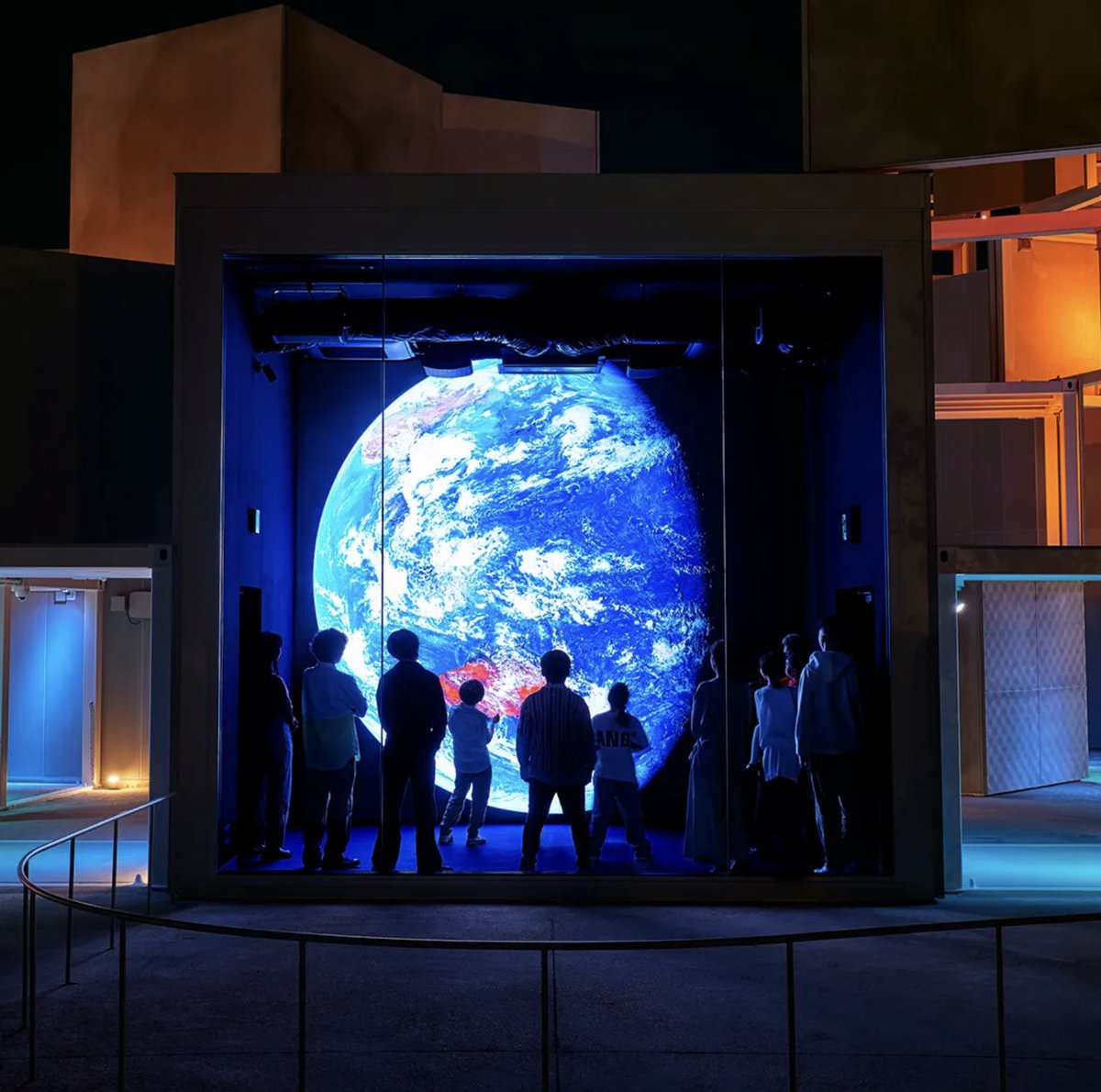 shift_en's tweet image. As the world gathers in Osaka for Expo 2025, a bewildering and magnificent experience amplifies the power of imagination. The Signature Pavilion LIVE EARTH JOURNEY, a multisensory odyssey conceived by the renowned anime creator Shoji Kawamori @kawamoriexpo
shift.jp.org/en/archives/20…