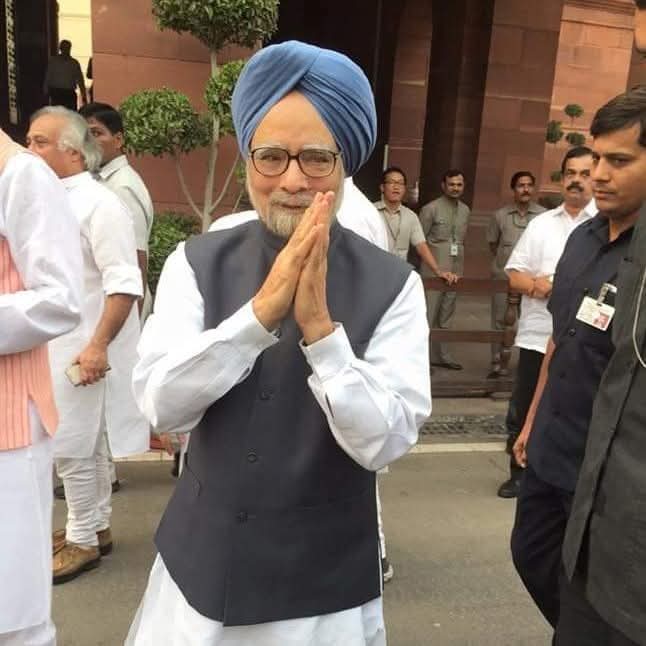 PM के रूप डॉ मनमोहन सिंह ने अपने अंतिम प्रेस कॉन्फ्रेंस दो बात कही थी। 

पहला : इतिहास मेरे साथ न्याय करेगा। 
दूसरा : मोदी देश के लिए आपदा साबित होंगे। 

आज दोनों बात पूर्ण रूप से सत्य साबित हो रही हैं।