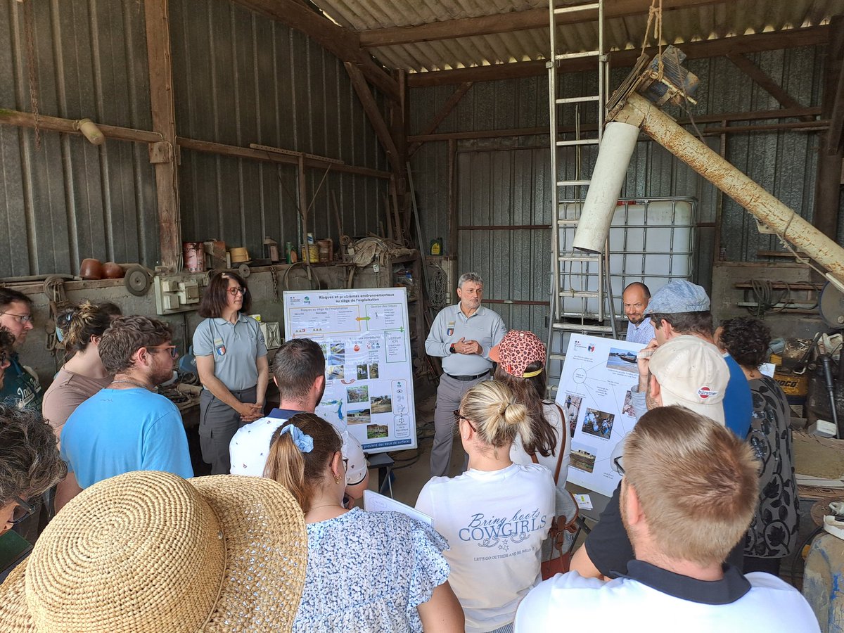 FDSEA53 (@fdsea53) on Twitter photo Gestion des effluents, tenue des documents pharmaceutiques, local phyto, forages, zones humides... Tout est passé en revue sur la ferme de Véronique et Mickaël Cousin à #Peuton, avec des échanges parfois vifs mais toujours constructifs. <a href="/Prefet53/">Préfète de la Mayenne</a> <a href="/ChambagriPdL/">Chambres agri PdL</a> <a href="/FNSEA/">La FNSEA</a> <a href="/fdsea53/">FDSEA53</a> Gestion des effluents, tenue des documents pharmaceutiques, local phyto, forages, zones humides... Tout est passé en revue sur la ferme de Véronique et Mickaël Cousin à #Peuton, avec des échanges parfois vifs mais toujours constructifs. <a href="/Prefet53/">Préfète de la Mayenne</a> <a href="/ChambagriPdL/">Chambres agri PdL</a> <a href="/FNSEA/">La FNSEA</a> <a href="/fdsea53/">FDSEA53</a>