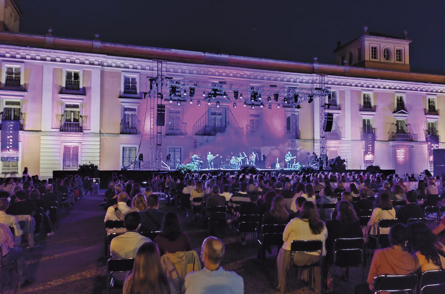 soloboadilla's tweet image. Las Veladas del Palacio regresan del 3 al 6 de julio  a Boadilla del Monte con Fórmula V, Tributo Alejandro Sanz, Shaila Durcal  y Siempre Así. 
soloboadilla.es/actualidad/not…
@paco_formulav @ShailaDurcal @SiempreAsi_Ofic #tributoalejandrosanz #boadilladelmonte #música #conciertos