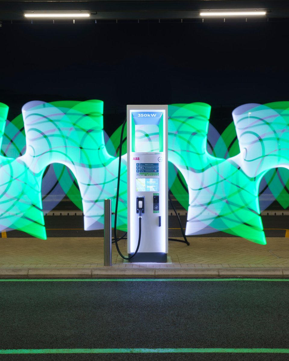 GRIDSERVE_HQ's tweet image. Watt gets us over the hump? This beauty right here⚡️💚 

Midweek blues don’t stand a chance. We're fully charged and riding the current to Friday 🤣

How are you handling hump day? 👇

#HumpDayHero #CurrentMood #PowerThrough