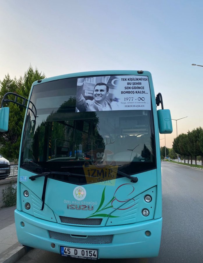 Bugün Manisa’da otobüsler, Ferdi Zeyrek posterleriyle donatıldı:

"Tek kişilik miydi bu şehir? Sen gidince bomboş kaldı..."