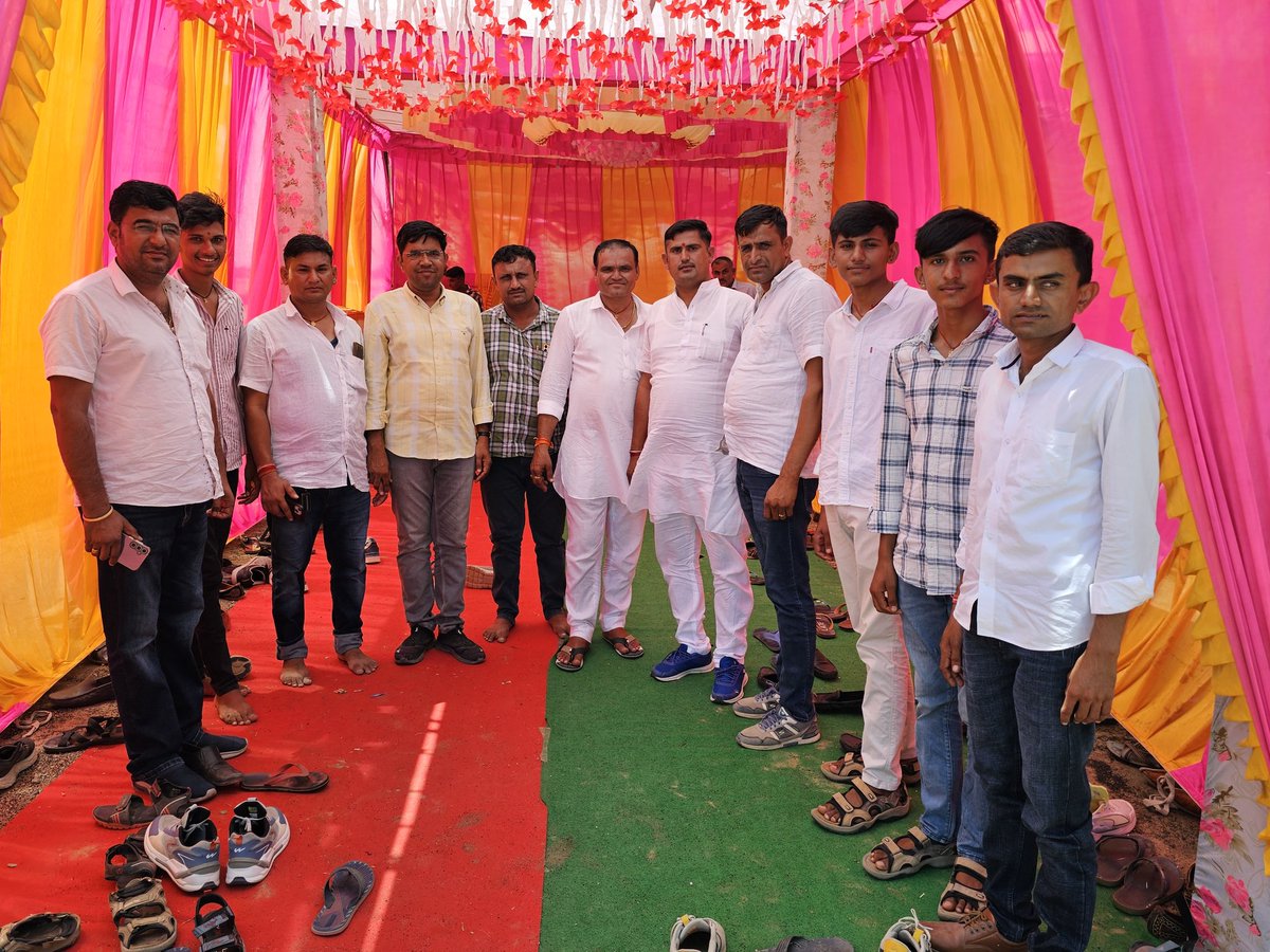 NarpatRajBarmer's tweet photo. सिणधरी (बालोतरा) पंचायत समिति के ग्राम पंचायत समदडो का तला (होडू) मे श्री भलाराम जी सेंवर के घर सामाजिक कार्यक्रम मे शामिल हुआ! #Sindhary #Hodu #SamdroKaTala https://t.co/w4auvRdiHS