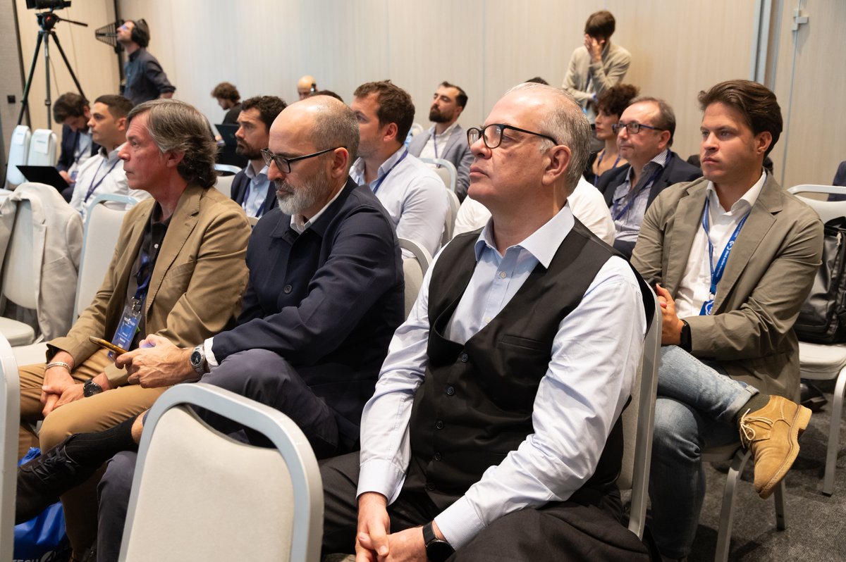 tech4fleet's tweet image. 👥 Profesionales, empresas tecnológicas y de transporte, y expertos del sector se dieron cita en una jornada cargada de conocimiento, networking y soluciones reales para afrontar los desafíos del presente y futuro del sector.

Así fue #Tech4Fleet 2025 📷