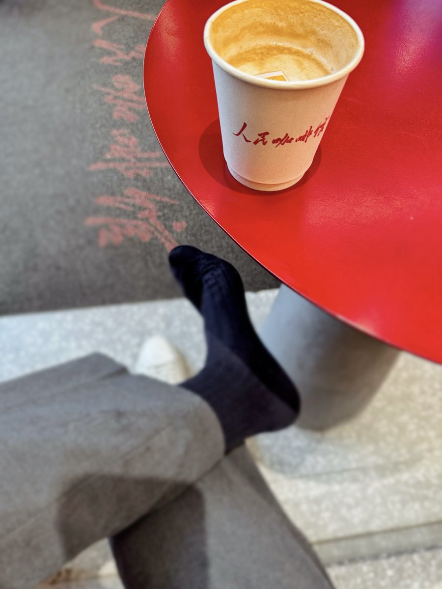 努力，上进，自律才是这个年纪该做的事。