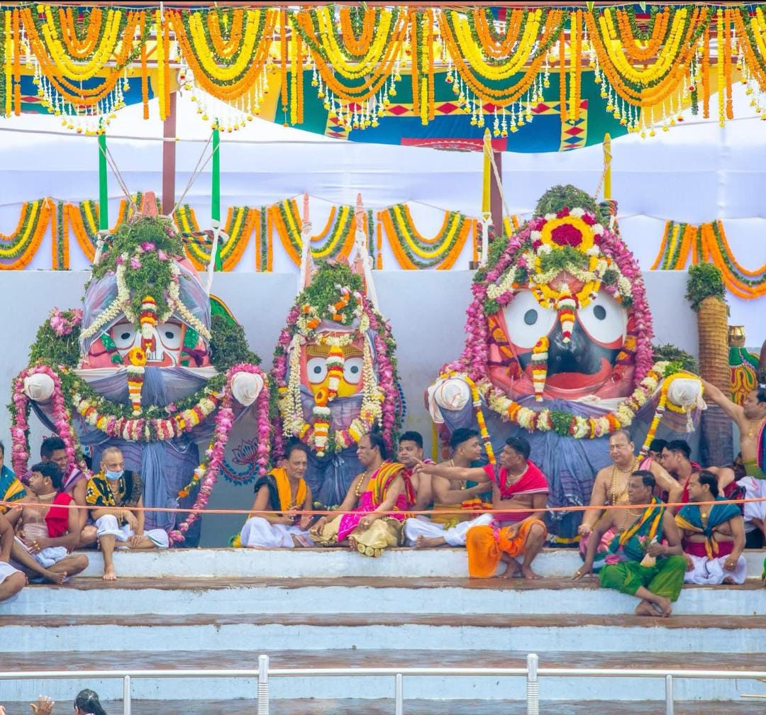 ବଳଂ ବଳାନୁଜଂ ଚାପି ଭଦ୍ରାୟାଚକ୍ର ତଥୋପିବା ।
ଜ୍ୟେଷ୍ଠାୟାଂ ପ୍ରଣିପତ୍ୟଞ୍ଚ ମାତୃକୁକ୍ଷି ନ ଦୃଶ୍ୟତେ ।।

ଜ୍ୟେଷ୍ଠା ଯୋଗ (ଜ୍ୟେଷ୍ଠା ନକ୍ଷତ୍ର ଯୋଗରେ ଜ୍ୟେଷ୍ଠମାସର ପୂର୍ଣ୍ଣିମା ରେ ଶୁଭ ବାର ଯଥା ସୋମ ବୁଧ ଗୁରୁ ଶୁକ୍ର) ରେ ବଳଭଦ୍ର, ପୁରୁଷୋତ୍ତମ, ସୁଭଦ୍ରା ଦେବୀ ଏବଂ ଚକ୍ରରାଜ ଙ୍କୁ ଦର୍ଶନ କଲେ ପୁନଃ ମାତୃ ଗର୍ଭ ରୁ ଜନ୍ମ ହୁଏ ନାହିଁ।