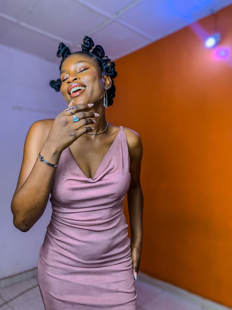 Similoluwaa_f's tweet photo. All shades of big smiles and God’s promises 🌹🌹🌹

#modeling #smiles #laugh #model #fyp https://t.co/GxuNY2B1hv
