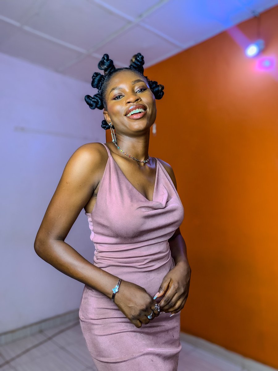 Similoluwaa_f's tweet photo. All shades of big smiles and God’s promises 🌹🌹🌹

#modeling #smiles #laugh #model #fyp https://t.co/GxuNY2B1hv