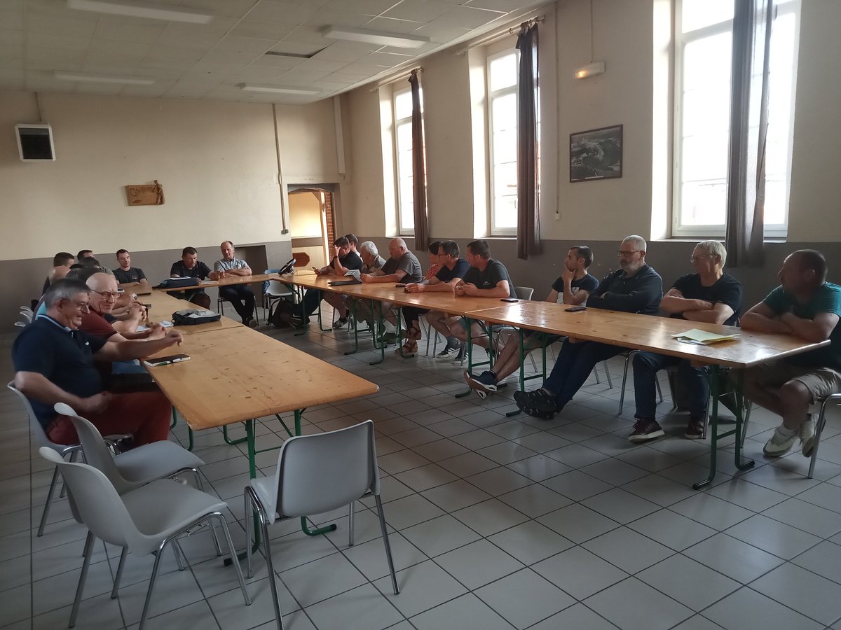 FDSEAVendee's tweet image. 🔴🟢 Réunion d'UCSEA #FDSEA85 + @JAVendee Pays de Chantonnay: dossiers structure, renouvellement du réseau, tour des évènements du canton pour la promotion de l'agriculture et temps convivial.