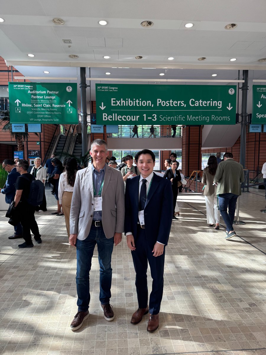 Oxford_Trauma's tweet image. Our team is currently presenting data from the WHiTE study at the EFORT Congress 2025. Great work by Matt, En Lin, Alex, and Amulya showcasing our findings on an international stage! #EFORT2025 #WHiTEstudy #TraumaResearch #OrthoScience #teamwork